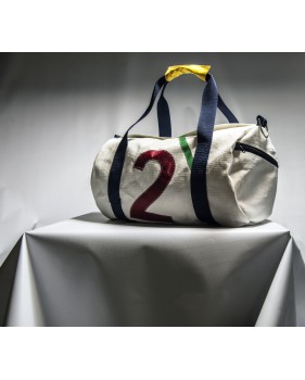 Petit sac de voyage blanc en voile recyclée 23 x 45 cm