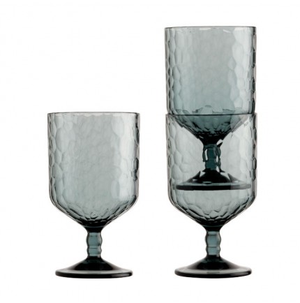 Service de 12 verres à vin bleu lagon effet martelé pour bateau Service de 12 verres à vin bleu lagon effet martelé pour bateau