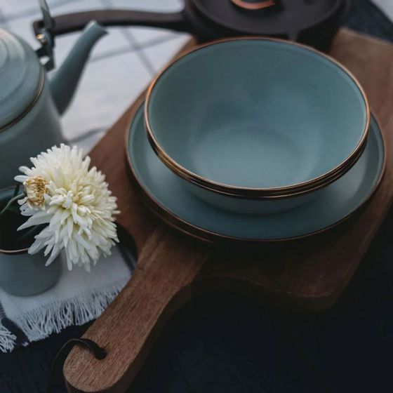 Lot de 2 bols ou assiettes creuses en émail vert d'eau moucheté